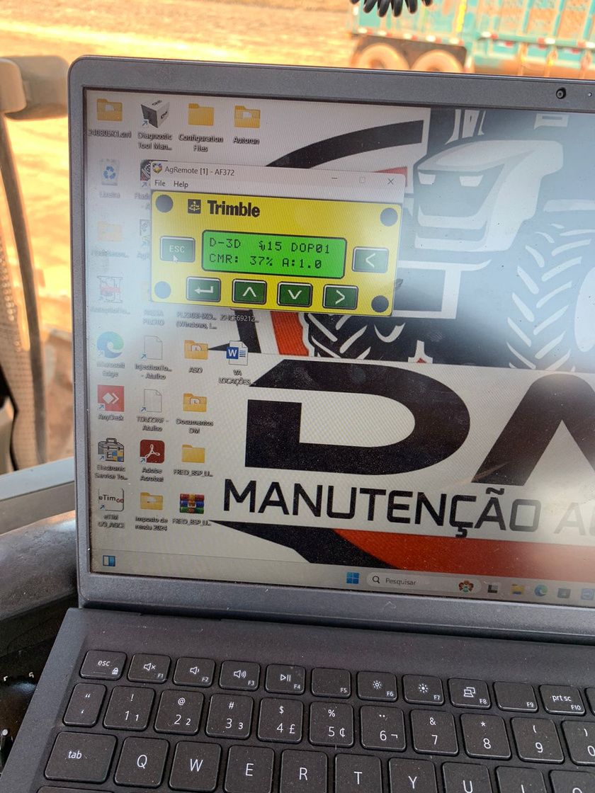 Notebook com software Trimble para calibração do piloto